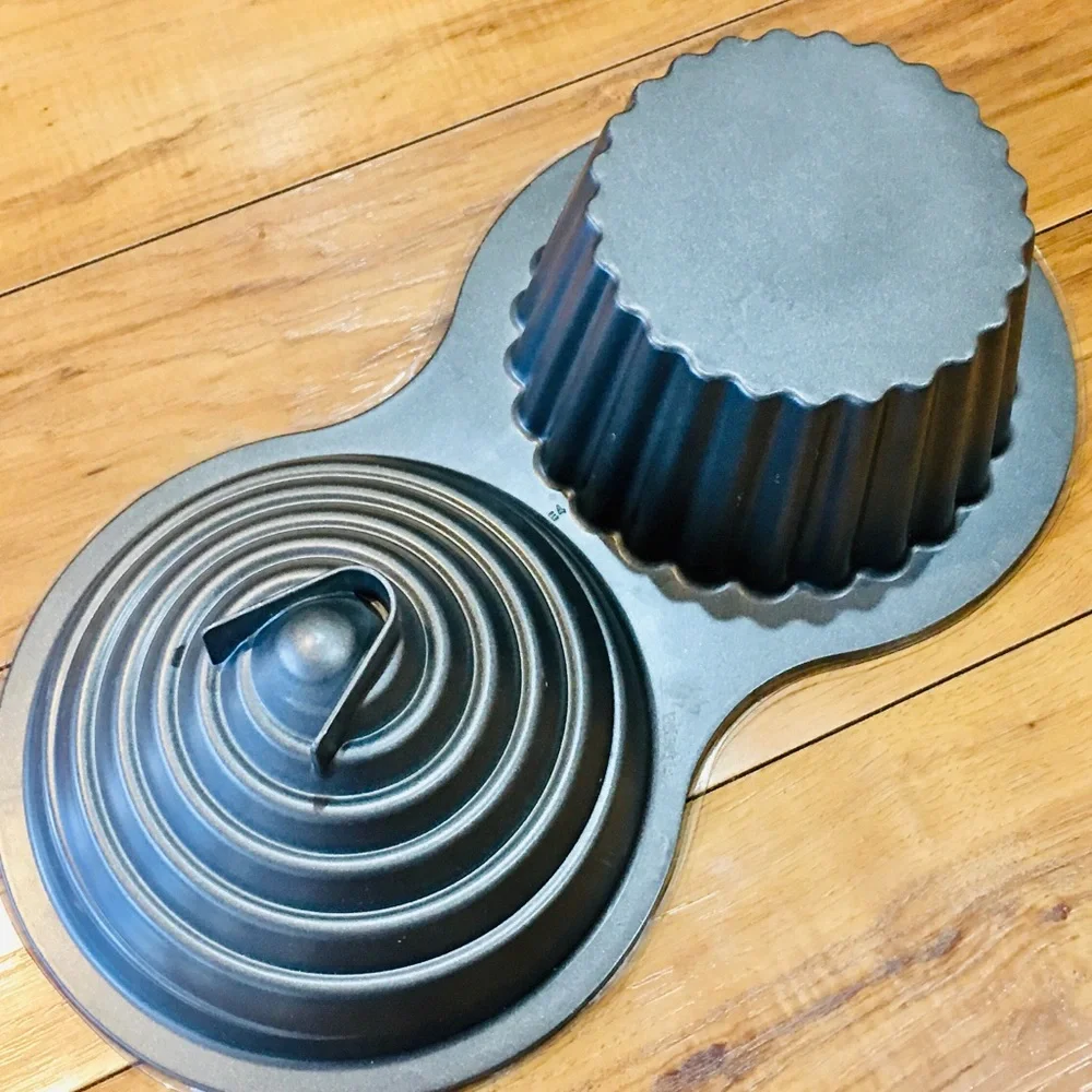 WILTON giant cupcake pan baking bakery birthday party